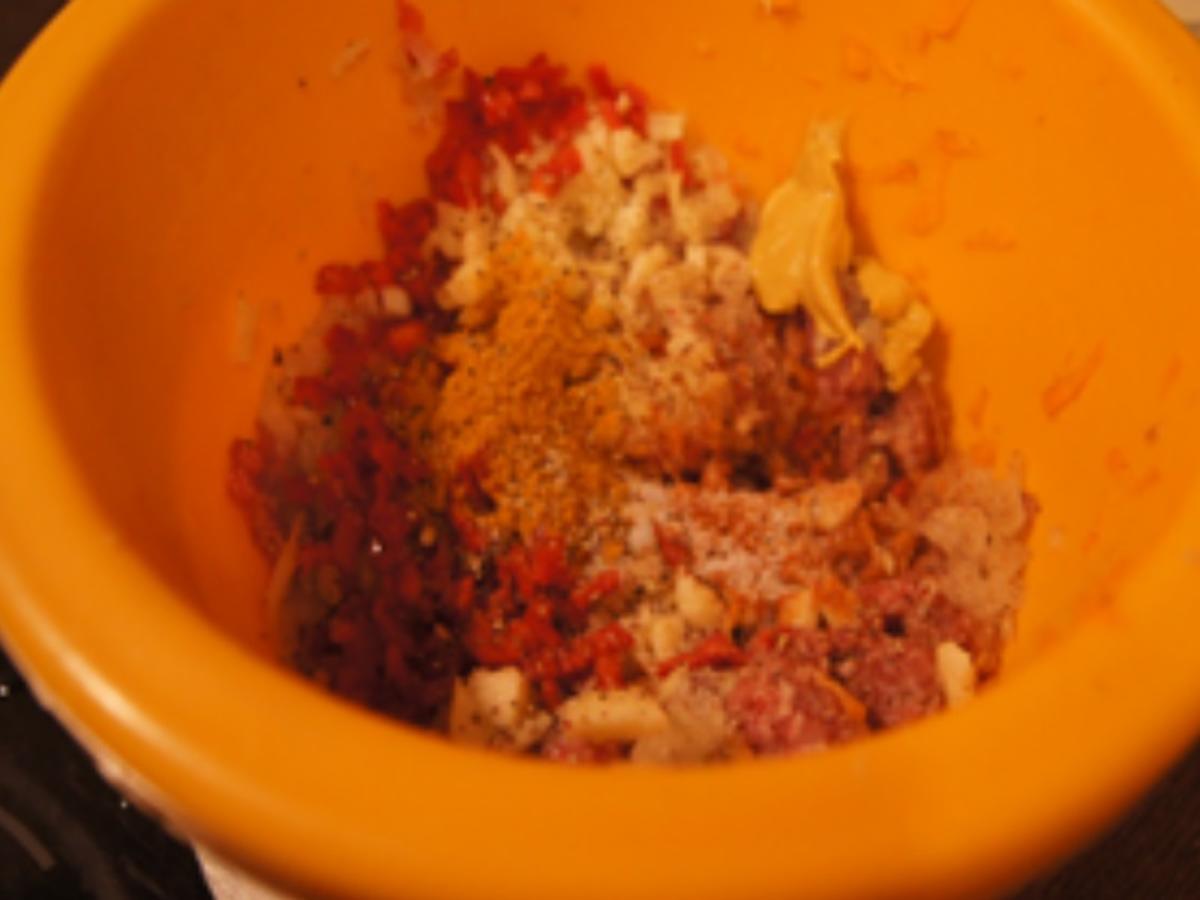 Hackfleisch-Möhren-Buletten mit Sesam-Bundmöhren und Möhren-Kartoffel ...