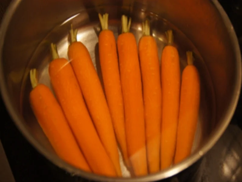 Rezept: Hackfleisch-Möhren-Buletten mit Sesam-Bundmöhren und Möhren-Kartoffel-Stampf Bild Nr. 16449 Hackfleisch-Möhren-Buletten mit Sesam-Bundmöhren und Möhren-Kartoffel-Stampf - Rezept - Bild Nr. 16449