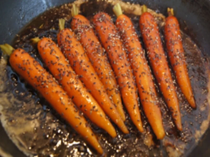 Rezept: Hackfleisch-Möhren-Buletten mit Sesam-Bundmöhren und Möhren-Kartoffel-Stampf Bild Nr. 16453 Hackfleisch-Möhren-Buletten mit Sesam-Bundmöhren und Möhren-Kartoffel-Stampf - Rezept - Bild Nr. 16453