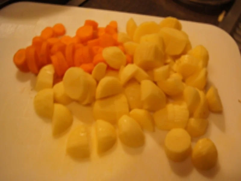 Rezept: Hackfleisch-Möhren-Buletten mit Sesam-Bundmöhren und Möhren-Kartoffel-Stampf Bild Nr. 16454 Hackfleisch-Möhren-Buletten mit Sesam-Bundmöhren und Möhren-Kartoffel-Stampf - Rezept - Bild Nr. 16454