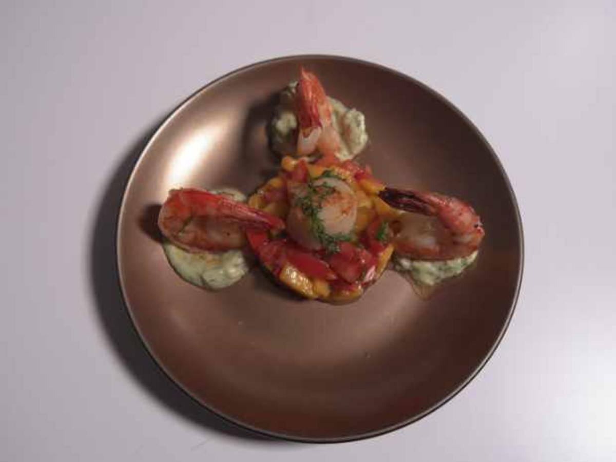 Garnelen und Jakobsmuscheln auf Mango Tomaten Salsa - einfach - von Das ...