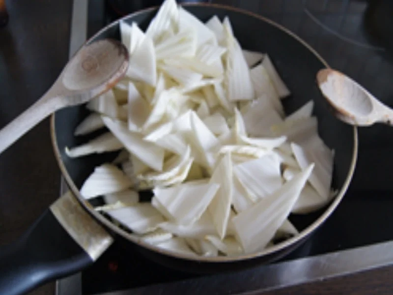 Schlemmerfilet à la Bordelaise mit geschmorten Chinakohlblattherzen und Drillingen - Rezept - Bild Nr. 6