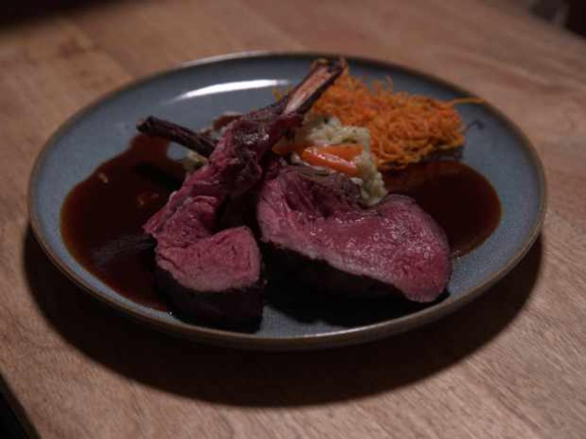 Hirschkrone mit Möhren-Thymian-Risotto - Rezept - kochbar.de