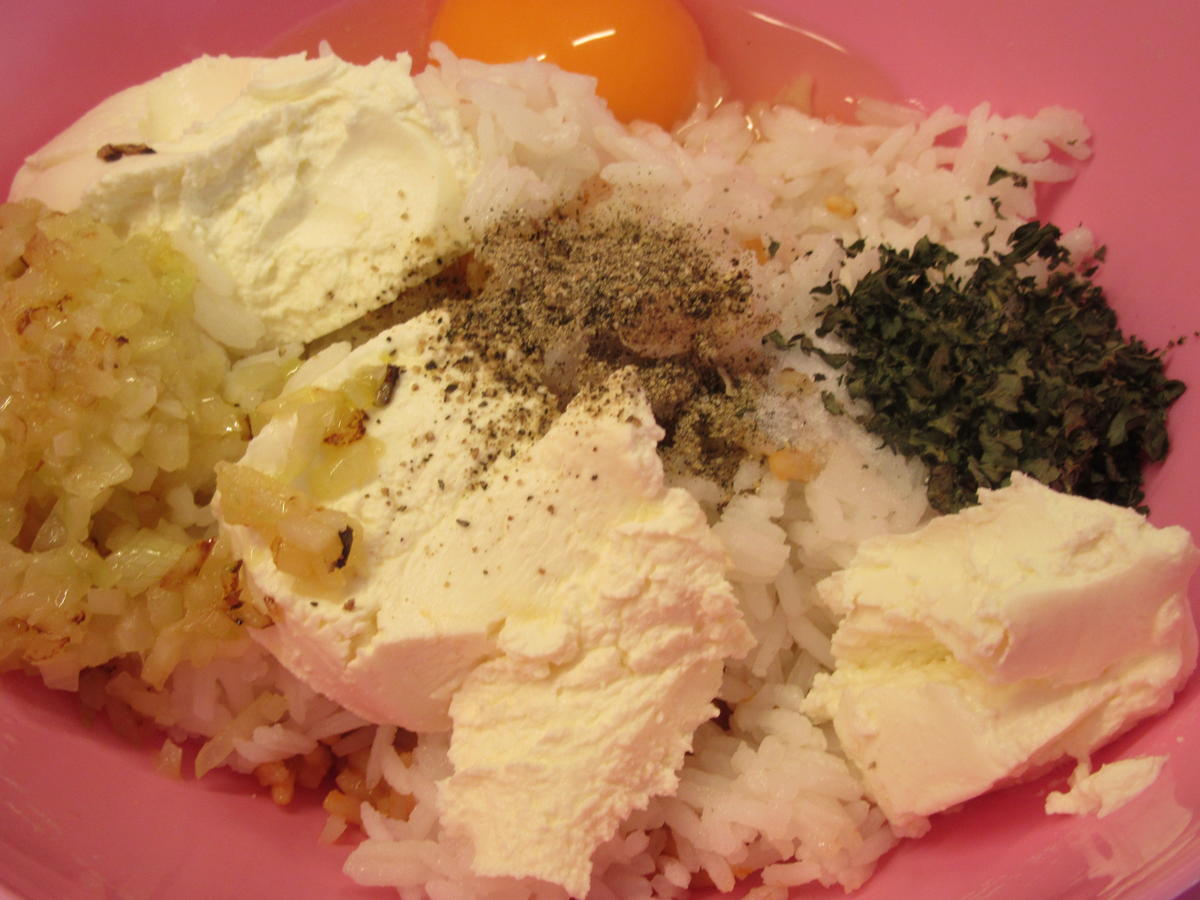 Reis: Gefüllte Reisbällchen auf Tomaten-Zwiebel-Gemüse - Rezept - Bild Nr. 16465