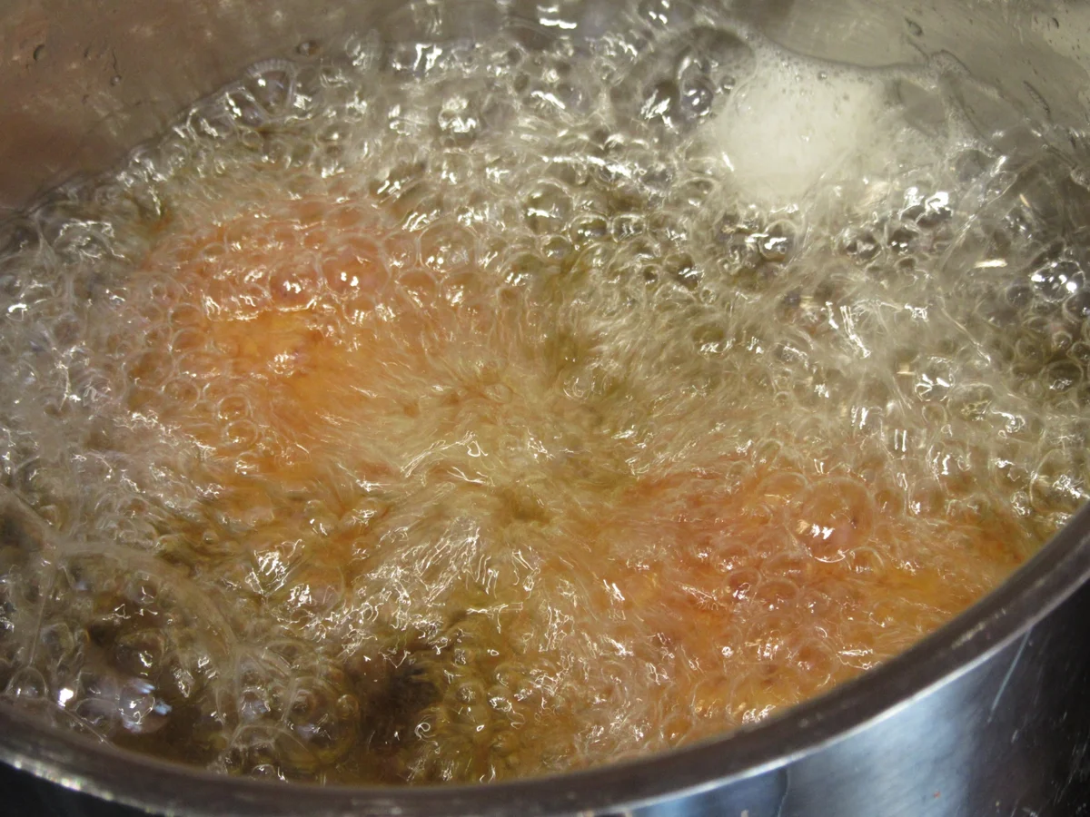 Reis: Gefüllte Reisbällchen auf Tomaten-Zwiebel-Gemüse - Rezept - Bild Nr. 16465