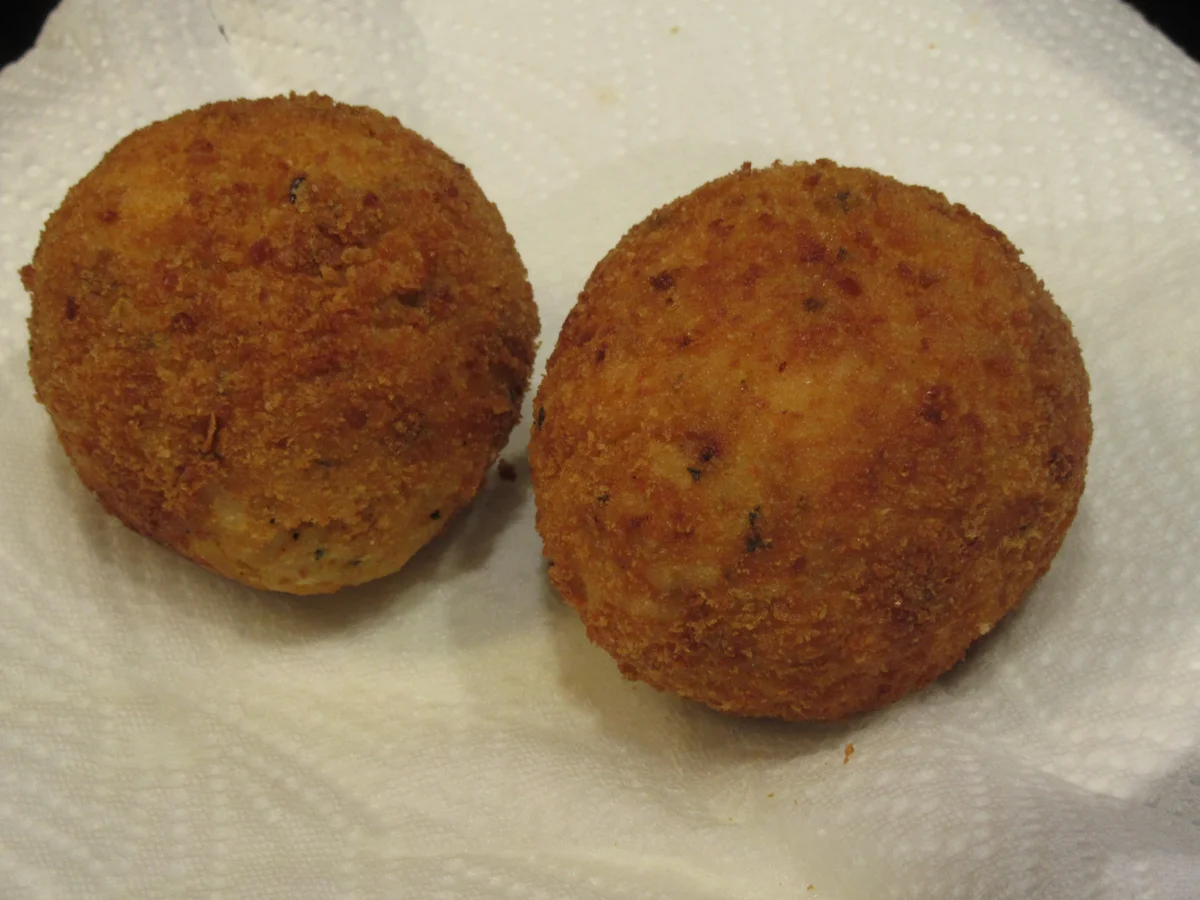 Reis: Gefüllte Reisbällchen auf Tomaten-Zwiebel-Gemüse - Rezept - Bild Nr. 16466