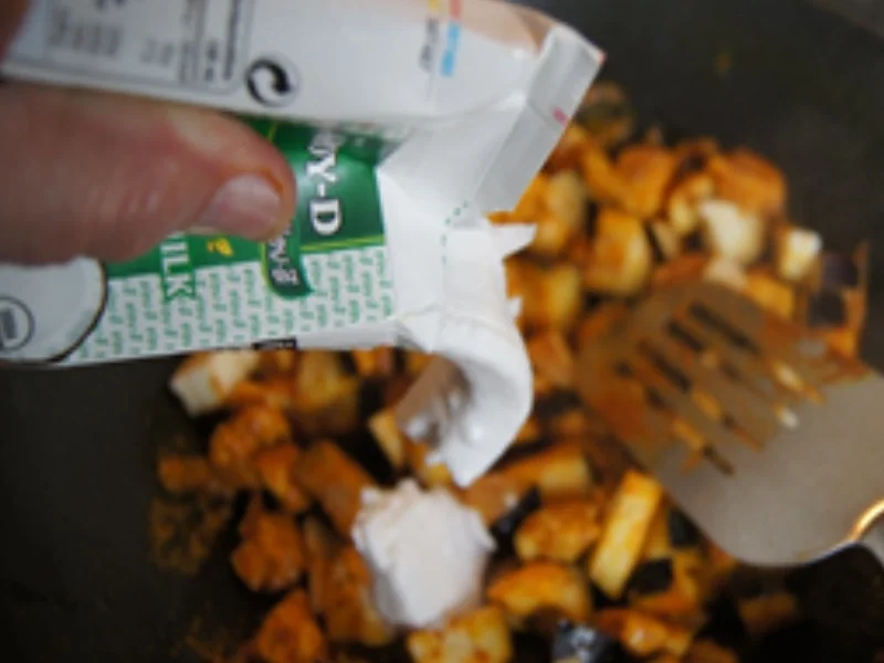 Thailändisches gelbes Hähnchencurry mit Basmatireis - Rezept - Bild Nr. 12