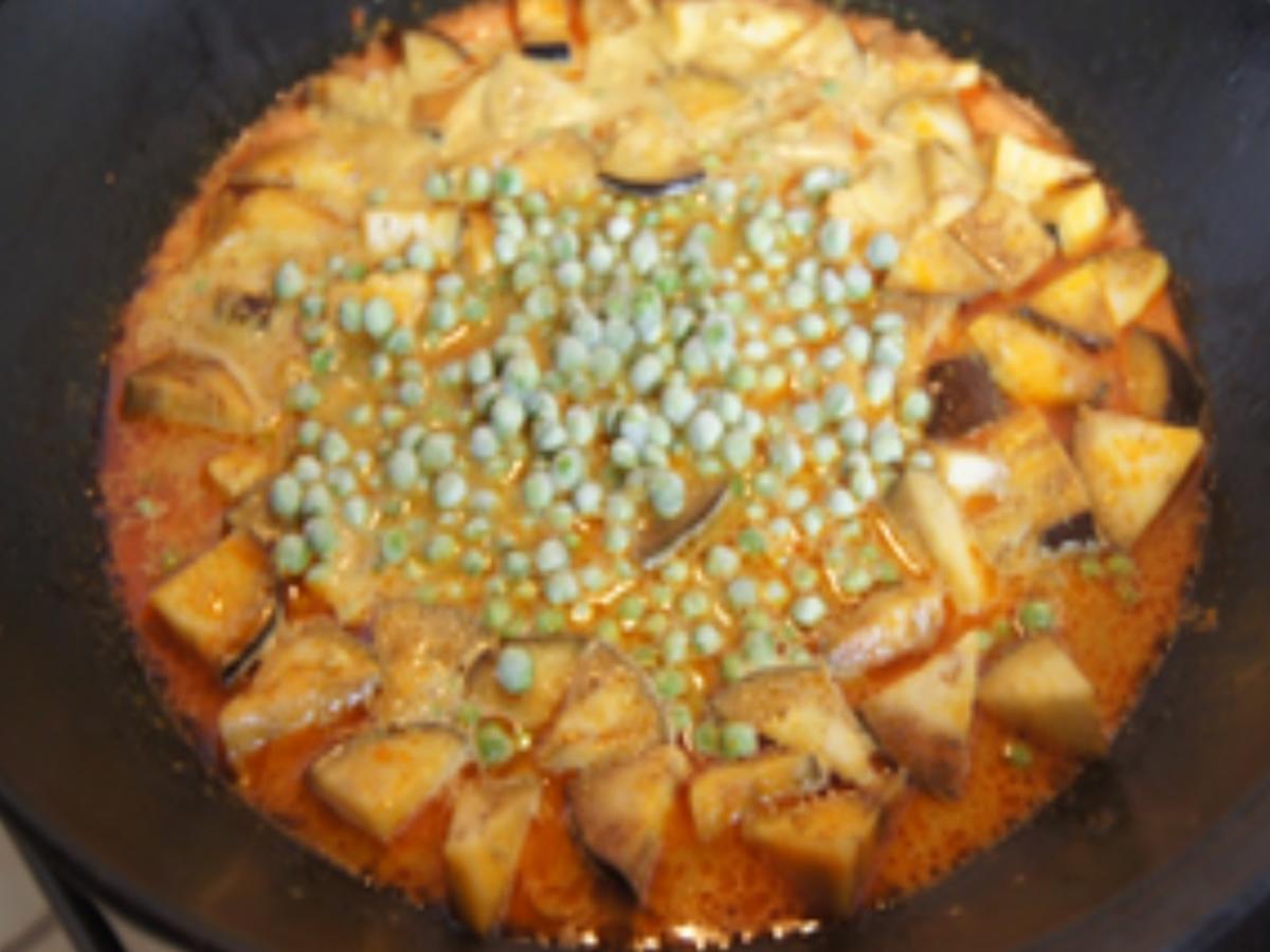 Thailändisches gelbes Hähnchencurry mit Basmatireis - Rezept - kochbar.de