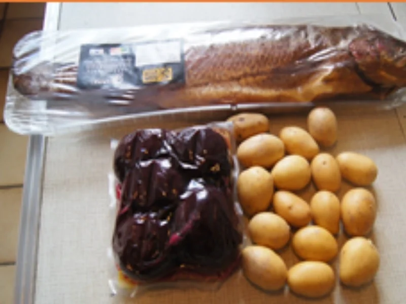 Rezept: Geräucherte Lachsforelle mit Rote-Bete-Salat und Pellkartoffel-Drillingen Bild Nr. 4 Geräucherte Lachsforelle mit Rote-Bete-Salat und Pellkartoffel-Drillingen - Rezept - Bild Nr. 4