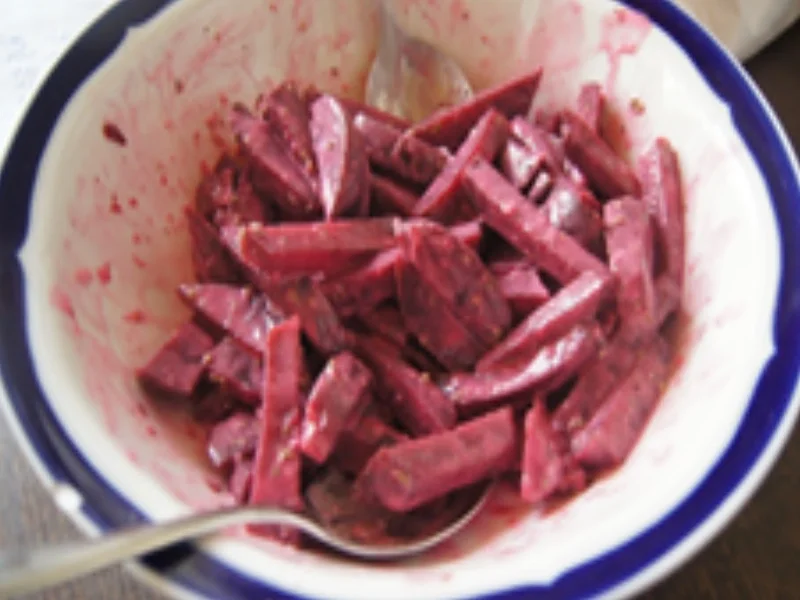 Rezept: Geräucherte Lachsforelle mit Rote-Bete-Salat und Pellkartoffel-Drillingen Bild Nr. 5 Geräucherte Lachsforelle mit Rote-Bete-Salat und Pellkartoffel-Drillingen - Rezept - Bild Nr. 5