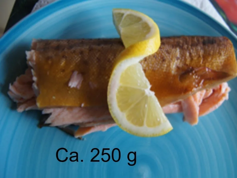 Rezept: Geräucherte Lachsforelle mit Rote-Bete-Salat und Pellkartoffel-Drillingen Bild Nr. 6 Geräucherte Lachsforelle mit Rote-Bete-Salat und Pellkartoffel-Drillingen - Rezept - Bild Nr. 6