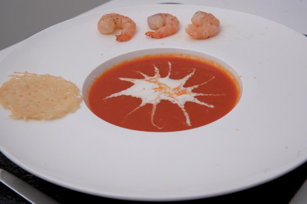 Rezept: Paprikasuppe mit Parmesanchip und Garnelen Bild Nr. 17507 Paprikasuppe mit Parmesanchip und Garnelen - Rezept - Bild Nr. 17507