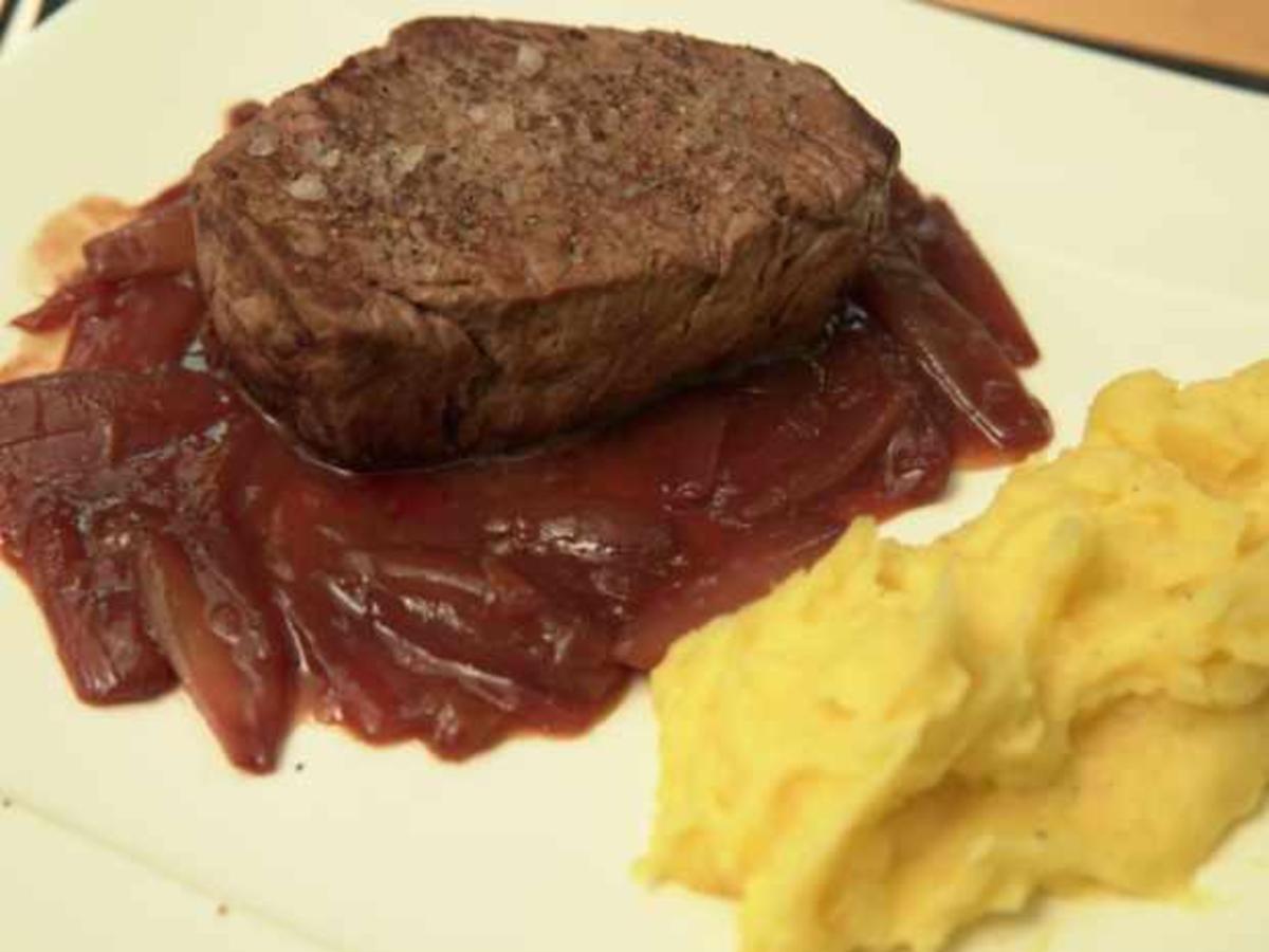 Rinderfilet auf Rotweinschalotten mit Kartoffelstampf - Rezept - kochbar.de