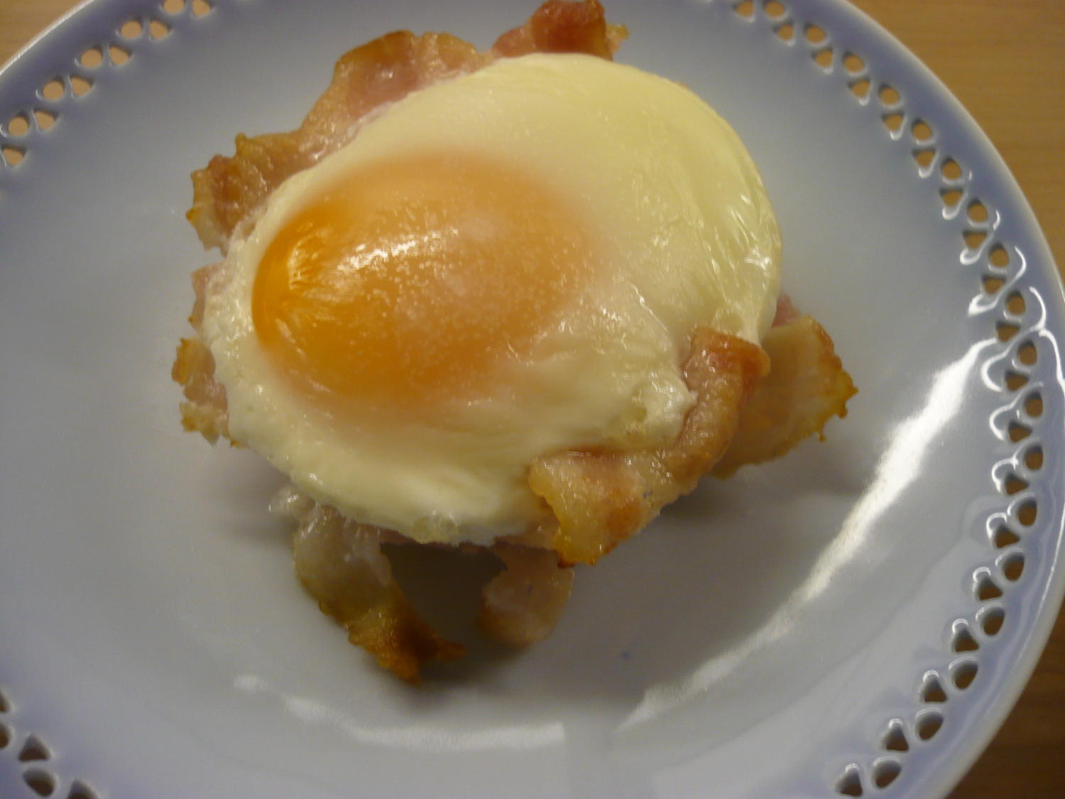 Eier mit Bacon in der Muffinform - Rezept - kochbar.de
