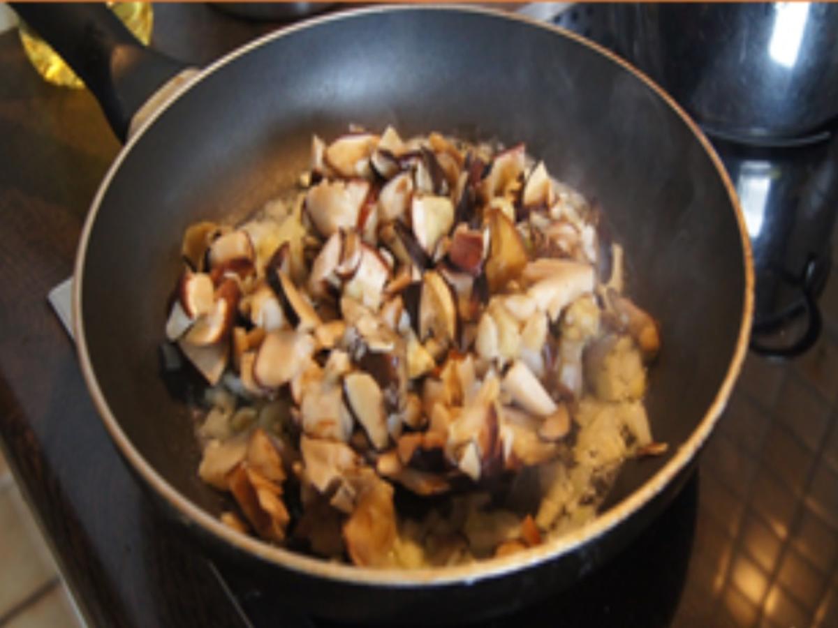 Rahmsteinpilzpfanne mit cremigen Parmesan-Kartoffelstampf und gekochten Ei - Rezept - Bild Nr. 16467