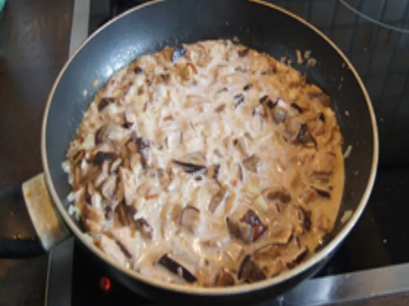 Rahmsteinpilzpfanne mit cremigen Parmesan-Kartoffelstampf und gekochten Ei - Rezept - Bild Nr. 16468