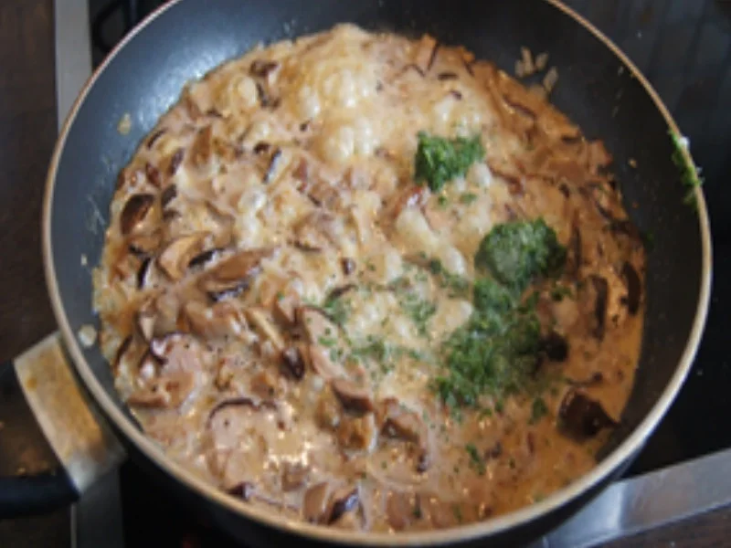 Rahmsteinpilzpfanne mit cremigen Parmesan-Kartoffelstampf und gekochten Ei - Rezept - Bild Nr. 16469