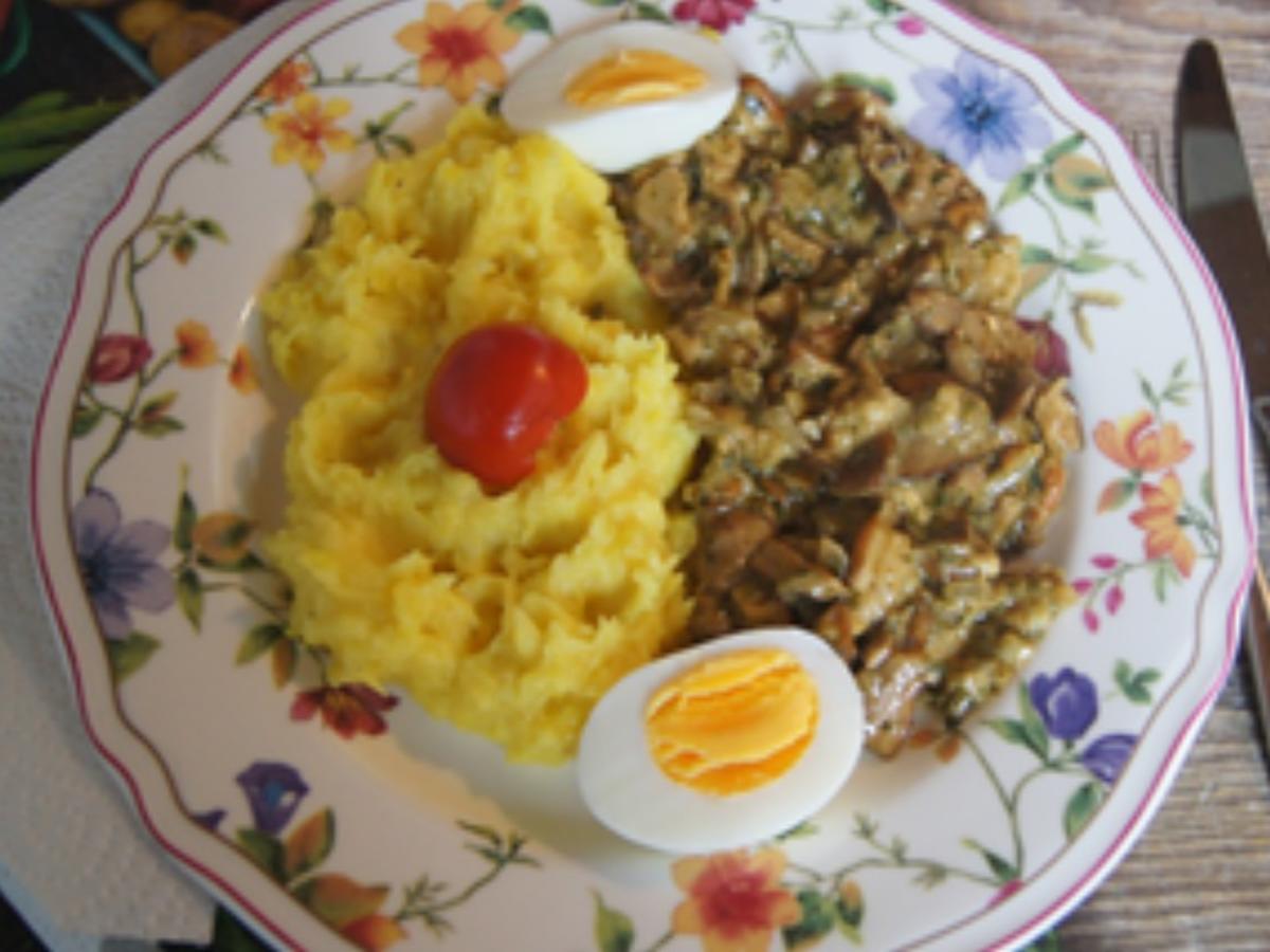 Rahmsteinpilzpfanne mit cremigen Parmesan-Kartoffelstampf und gekochten Ei - Rezept - Bild Nr. 16473