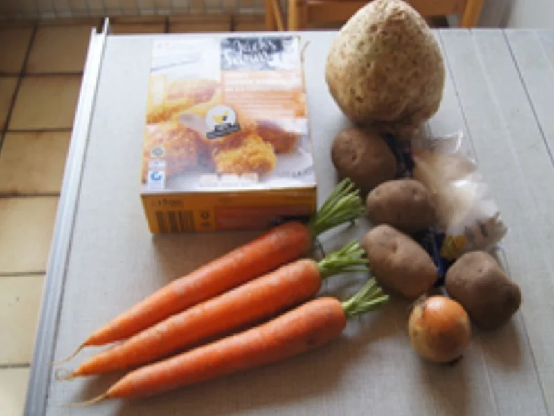 Crispy-Chicken-Nuggets mit Honig-Möhren-Sticks und Sellerie-Parmesan-Kartoffelcreme - Rezept - Bild Nr. 16465