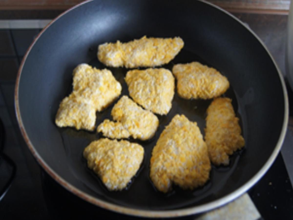 Crispy-Chicken-Nuggets mit Honig-Möhren-Sticks und Sellerie-Parmesan-Kartoffelcreme - Rezept - Bild Nr. 16467