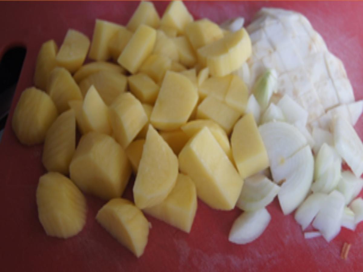 Crispy-Chicken-Nuggets mit Honig-Möhren-Sticks und Sellerie-Parmesan-Kartoffelcreme - Rezept - Bild Nr. 16472
