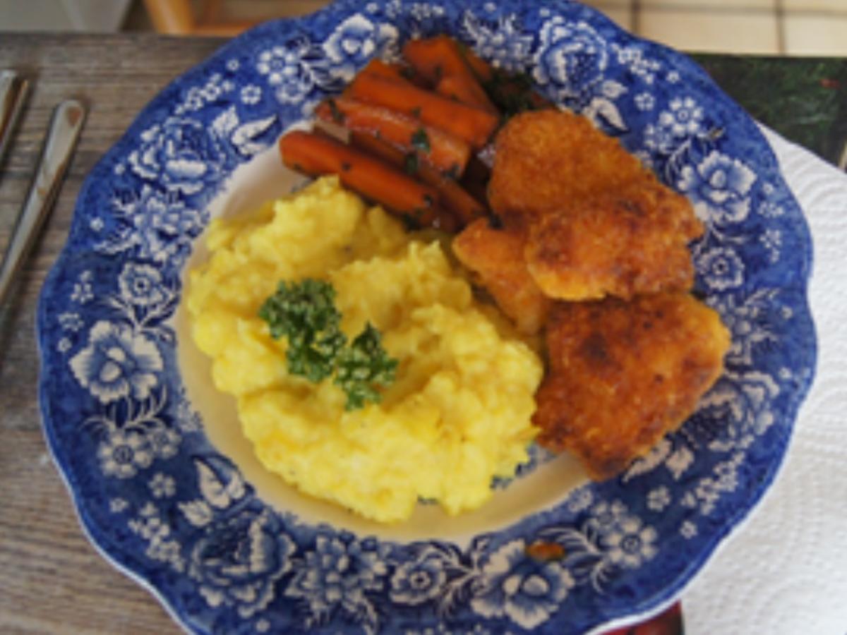 Crispy-Chicken-Nuggets mit Honig-Möhren-Sticks und Sellerie-Parmesan-Kartoffelcreme - Rezept - Bild Nr. 16477