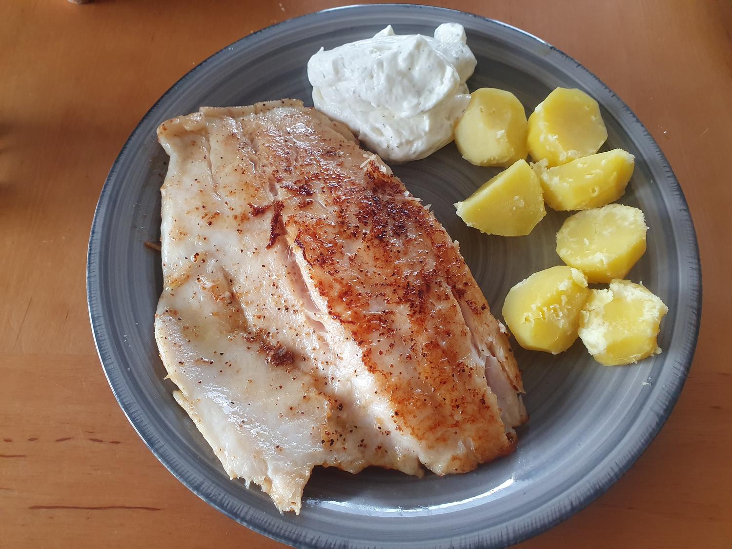 Fischmenü Victoriaseebarschfilet mit Salzkartoffeln und einer  Mascarponecreme - Rezept mit Bild - kochbar.de