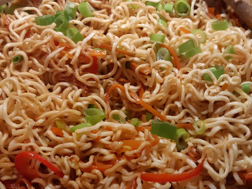 Chinesische Bratnudeln und Hähnchenbrust - einfach - von Ming