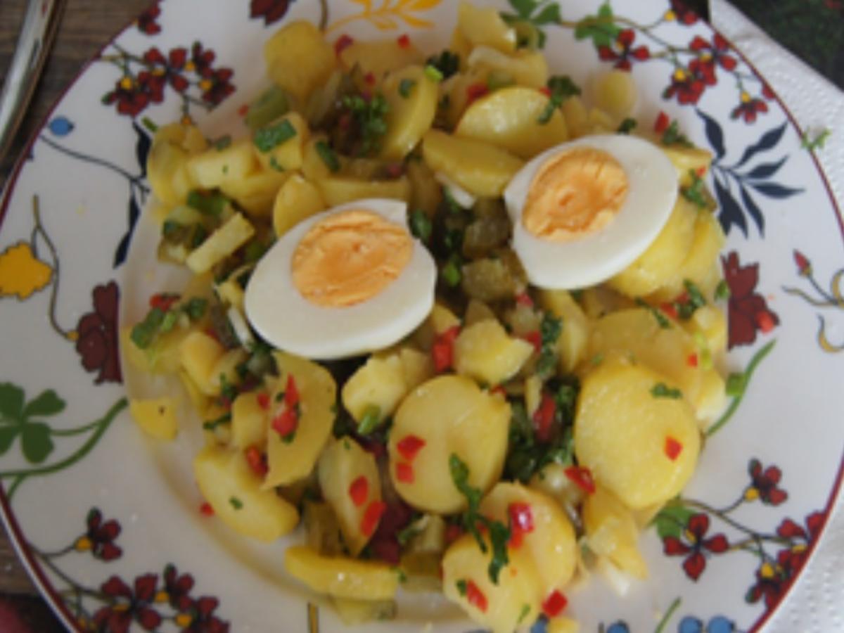 Pellkartoffelsalat mit Chili und gekochten Ei - Rezept - Bild Nr. 2