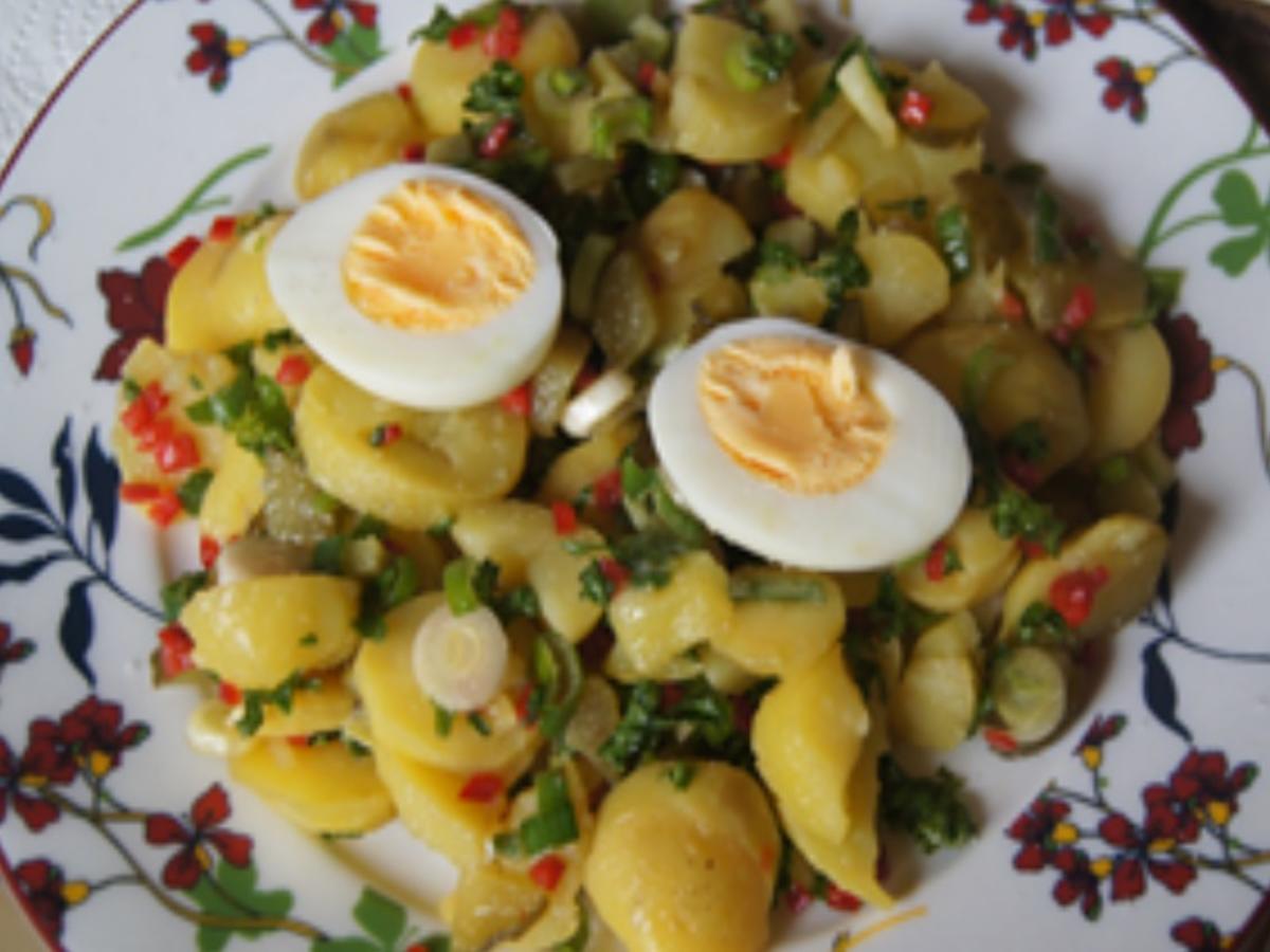 Pellkartoffelsalat mit Chili und gekochten Ei - Rezept - Bild Nr. 8