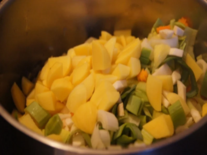 Rezept: Gemüsesuppe mit Rinderhackfleisch Bild Nr. 16482 Gemüsesuppe mit Rinderhackfleisch - Rezept - Bild Nr. 16482