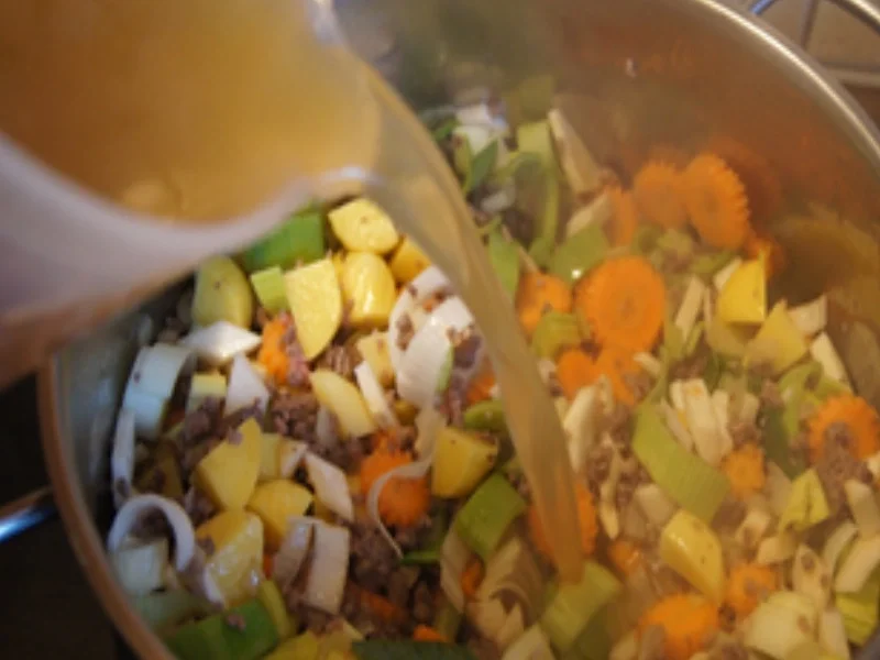 Rezept: Gemüsesuppe mit Rinderhackfleisch Bild Nr. 16483 Gemüsesuppe mit Rinderhackfleisch - Rezept - Bild Nr. 16483