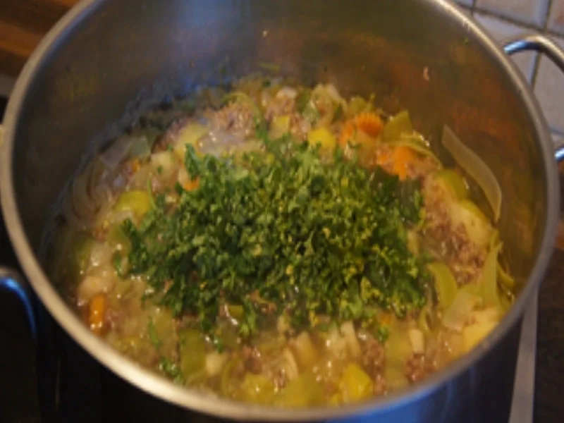 Rezept: Gemüsesuppe mit Rinderhackfleisch Bild Nr. 16485 Gemüsesuppe mit Rinderhackfleisch - Rezept - Bild Nr. 16485