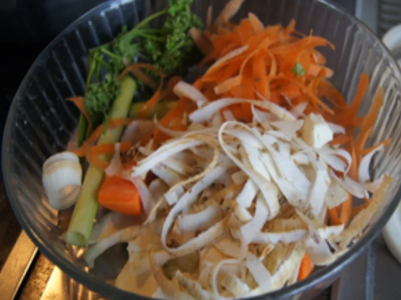 Rezept: Tafelspitz mit Sultaninen-Meerrettichsauce, Spargel und Frühkartoffeln Bild Nr. 4 Tafelspitz mit Sultaninen-Meerrettichsauce, Spargel und Frühkartoffeln - Rezept - Bild Nr. 4