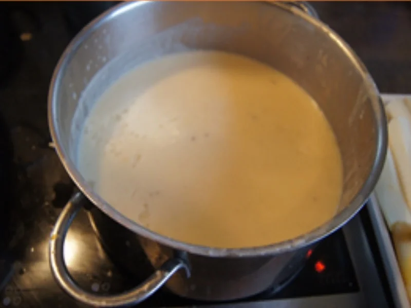 Rezept: Tafelspitz mit Sultaninen-Meerrettichsauce, Spargel und Frühkartoffeln Bild Nr. 6 Tafelspitz mit Sultaninen-Meerrettichsauce, Spargel und Frühkartoffeln - Rezept - Bild Nr. 6