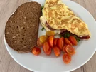 Feuriges Omelette mit Kürbiskäse, getrockneter Salami und grüner Bio-Peperoni - Rezept - Bild Nr. 16472