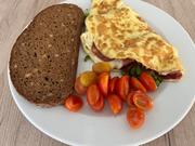 Feuriges Omelette mit Kürbiskäse, getrockneter Salami und grüner Bio-Peperoni - Rezept - Bild Nr. 16472