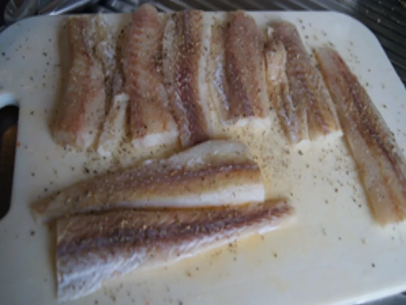 Rezept: Seelachsfilet mit Paprikagemüse und Pellkartoffel-Drillingen Bild Nr. 4 Seelachsfilet mit Paprikagemüse und Pellkartoffel-Drillingen - Rezept - Bild Nr. 4