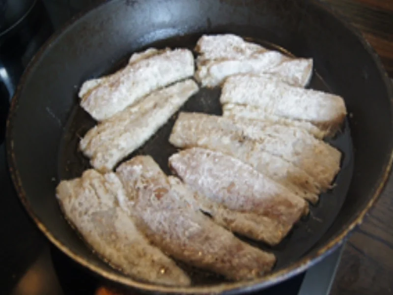 Rezept: Seelachsfilet mit Paprikagemüse und Pellkartoffel-Drillingen Bild Nr. 5 Seelachsfilet mit Paprikagemüse und Pellkartoffel-Drillingen - Rezept - Bild Nr. 5