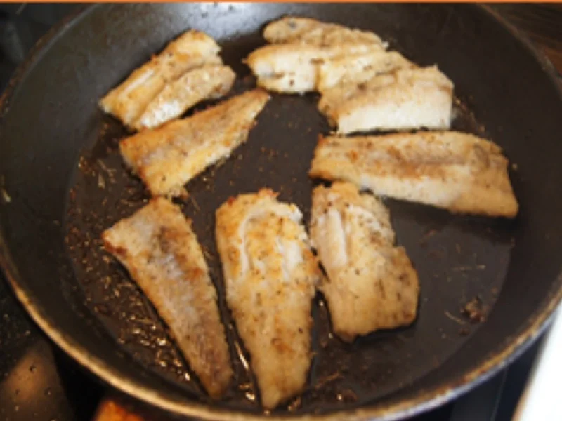 Rezept: Seelachsfilet mit Paprikagemüse und Pellkartoffel-Drillingen Bild Nr. 6 Seelachsfilet mit Paprikagemüse und Pellkartoffel-Drillingen - Rezept - Bild Nr. 6