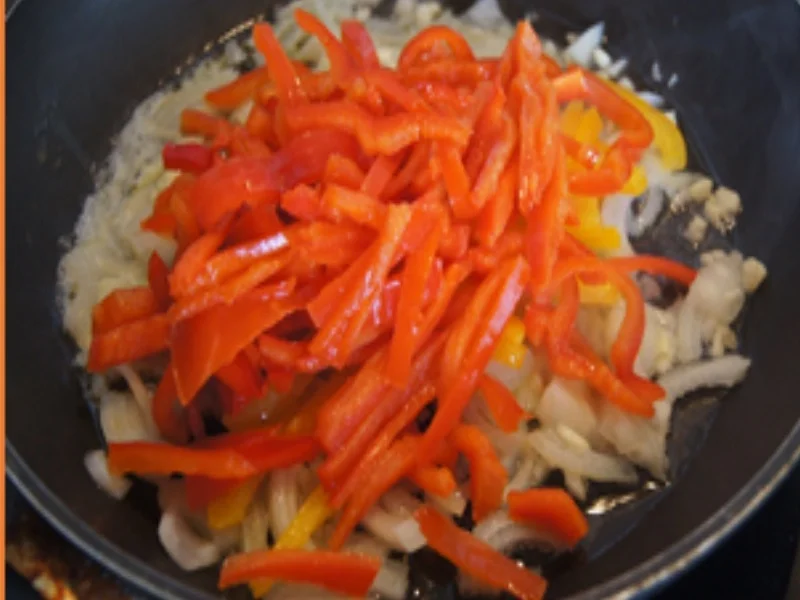 Rezept: Seelachsfilet mit Paprikagemüse und Pellkartoffel-Drillingen Bild Nr. 12 Seelachsfilet mit Paprikagemüse und Pellkartoffel-Drillingen - Rezept - Bild Nr. 12