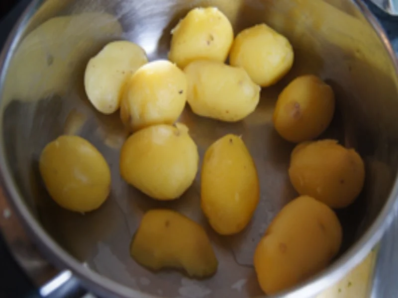 Rezept: Seelachsfilet mit Paprikagemüse und Pellkartoffel-Drillingen Bild Nr. 17 Seelachsfilet mit Paprikagemüse und Pellkartoffel-Drillingen - Rezept - Bild Nr. 17