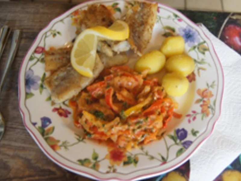 Rezept: Seelachsfilet mit Paprikagemüse und Pellkartoffel-Drillingen Bild Nr. 18 Seelachsfilet mit Paprikagemüse und Pellkartoffel-Drillingen - Rezept - Bild Nr. 18