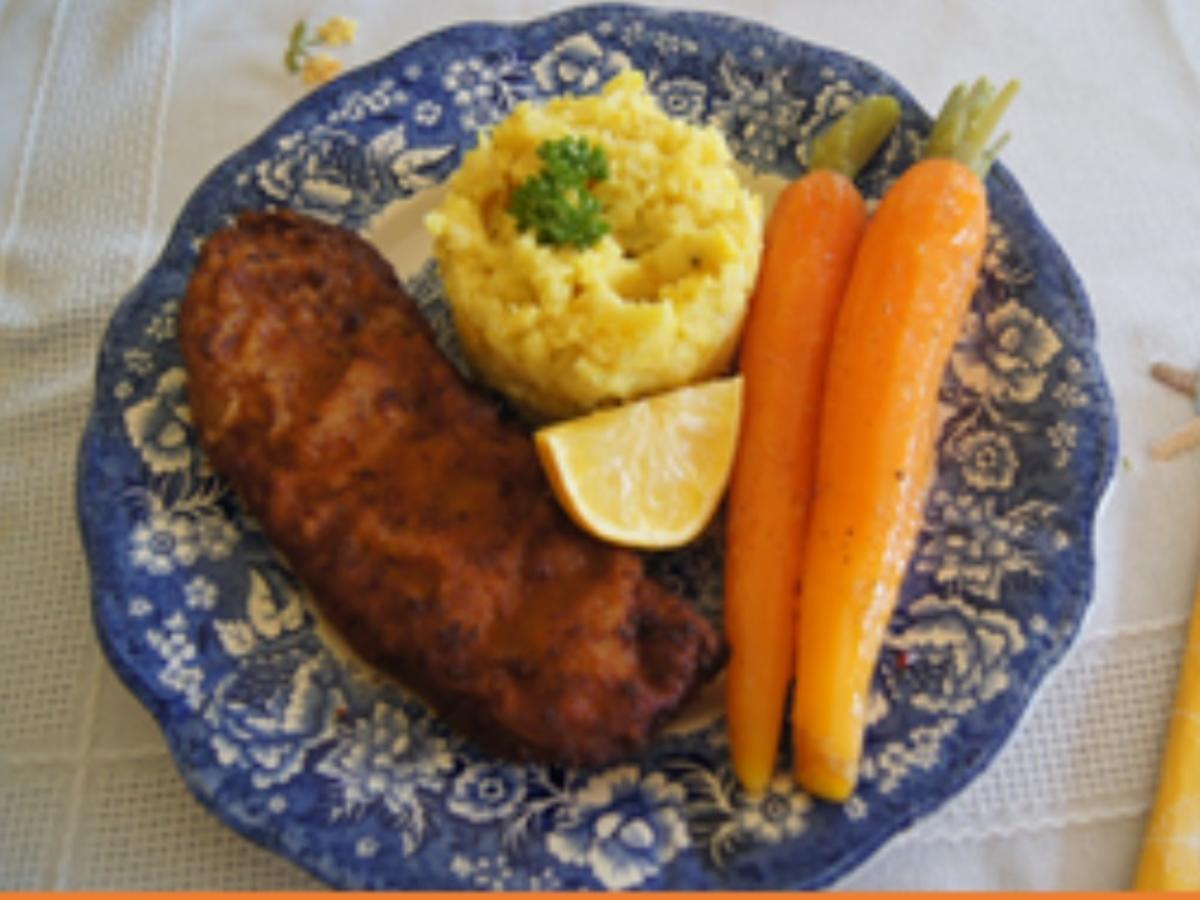Paniertes Schweinesteak mit Bundmöhren und Sellerie-Kartoffel-Stampf ...