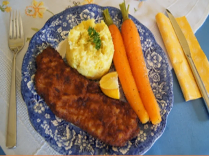 Paniertes Schweinesteak mit Bundmöhren und Sellerie-Kartoffel-Stampf - Rezept - Bild Nr. 16481