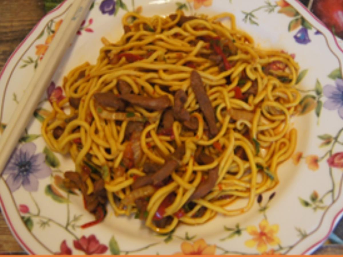 Mie-Nudeln mit Hähnchenbrustfilet und Paprika - Rezept - Bild Nr. 2