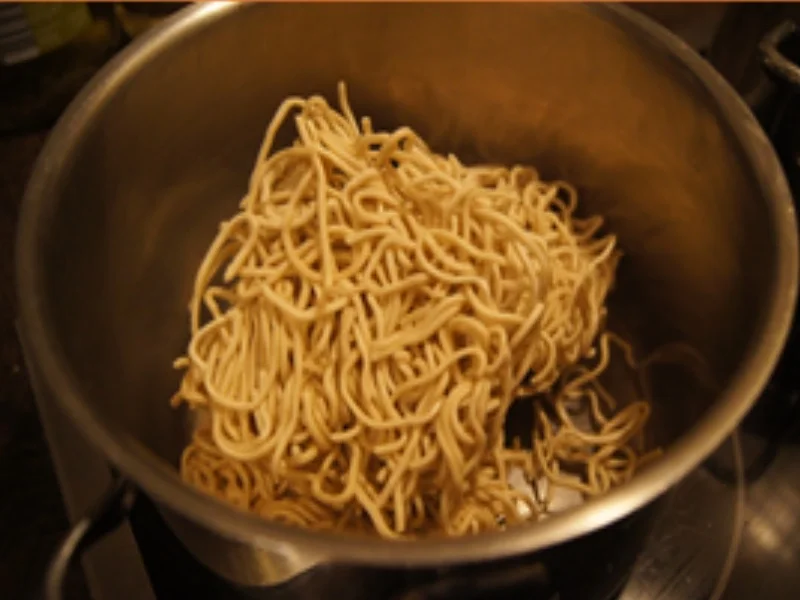 Mie-Nudeln mit Hähnchenbrustfilet und Paprika - Rezept - Bild Nr. 4