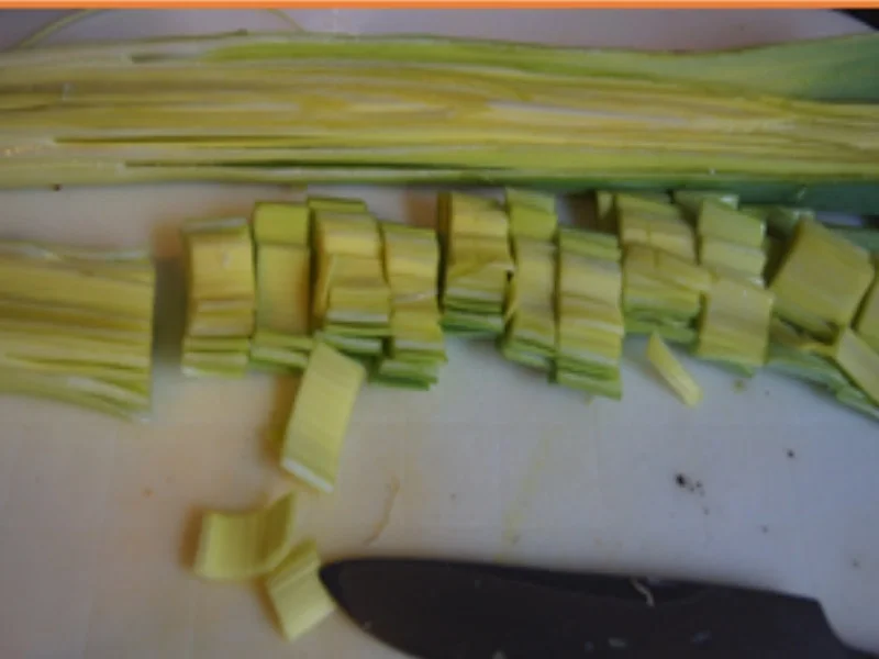 Rahm-Porree-Gemüse mit Mini-Schnitzeln und herzhaften Bratkartoffeln - Rezept - Bild Nr. 4