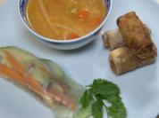 Zwiebelsuppe und Frühlingsrollen mit Erdnuss-Soße - Rezept - Bild Nr. 2