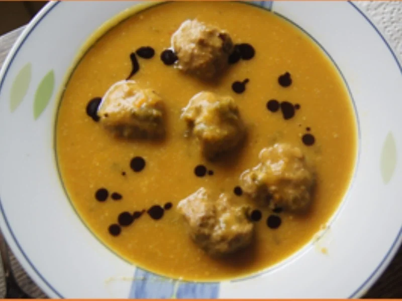 Herzhafte Kartoffel-Möhren-Suppe mit Rinderhackfleischbällchen - Rezept - Bild Nr. 16475